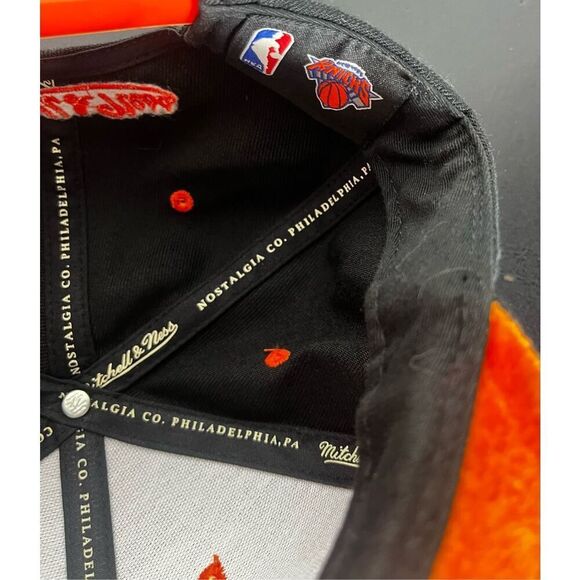 Mitchell & Ness NY Knicks fuzzy underside brim adjustable hat - Picture 8 of 12